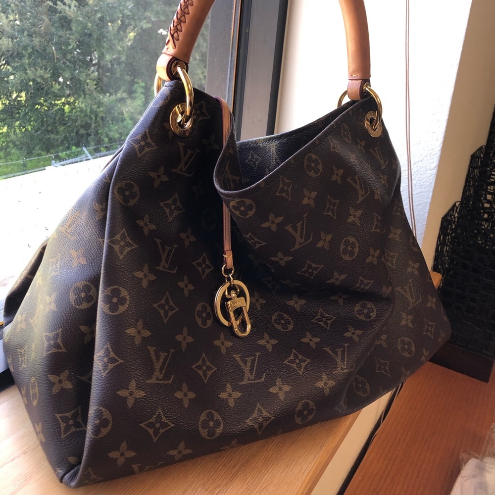 Louis Vuitton Artsy MM Bag